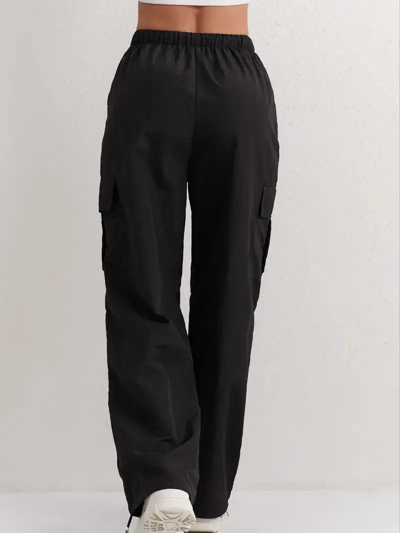 Utility meets style. Our high-waisted cargo pants feature a sleek drape & quick-dry fabric for effortless, modern comfort.