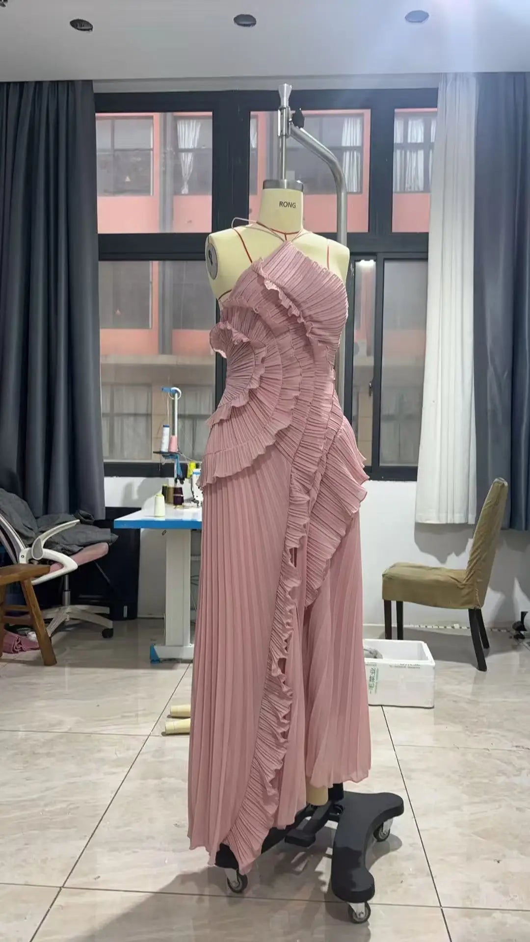Chic Irregular Chiffon Halter Neck Maxi Dress Lotus Edge High Quality Vacation Gown 2025 New Lady Party Fashion Dresses