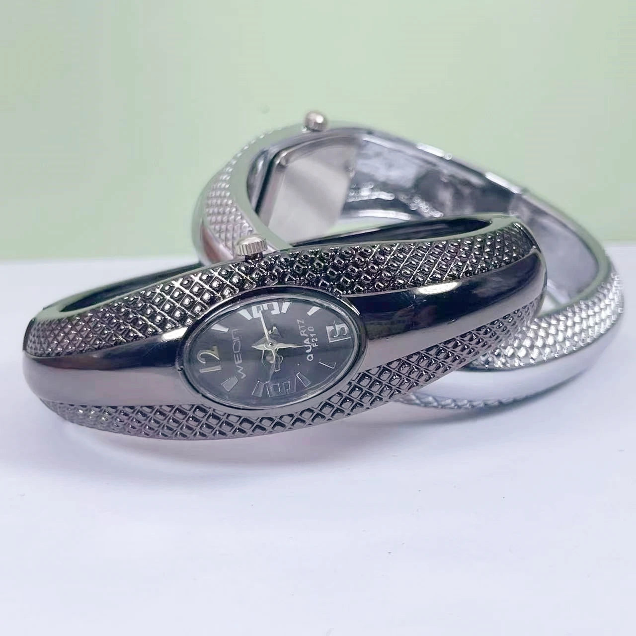 2023 Trend Fashion Flash Silvery Black Bracelet Watch Charm Female Jewelry