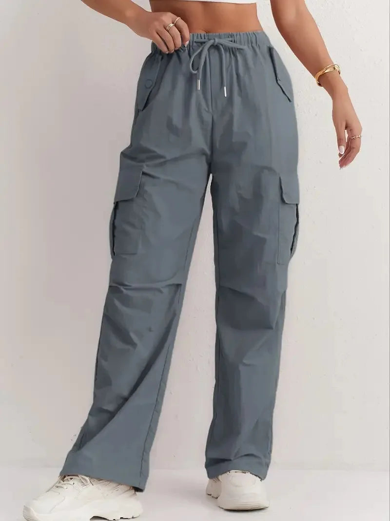 Utility meets style. Our high-waisted cargo pants feature a sleek drape & quick-dry fabric for effortless, modern comfort.