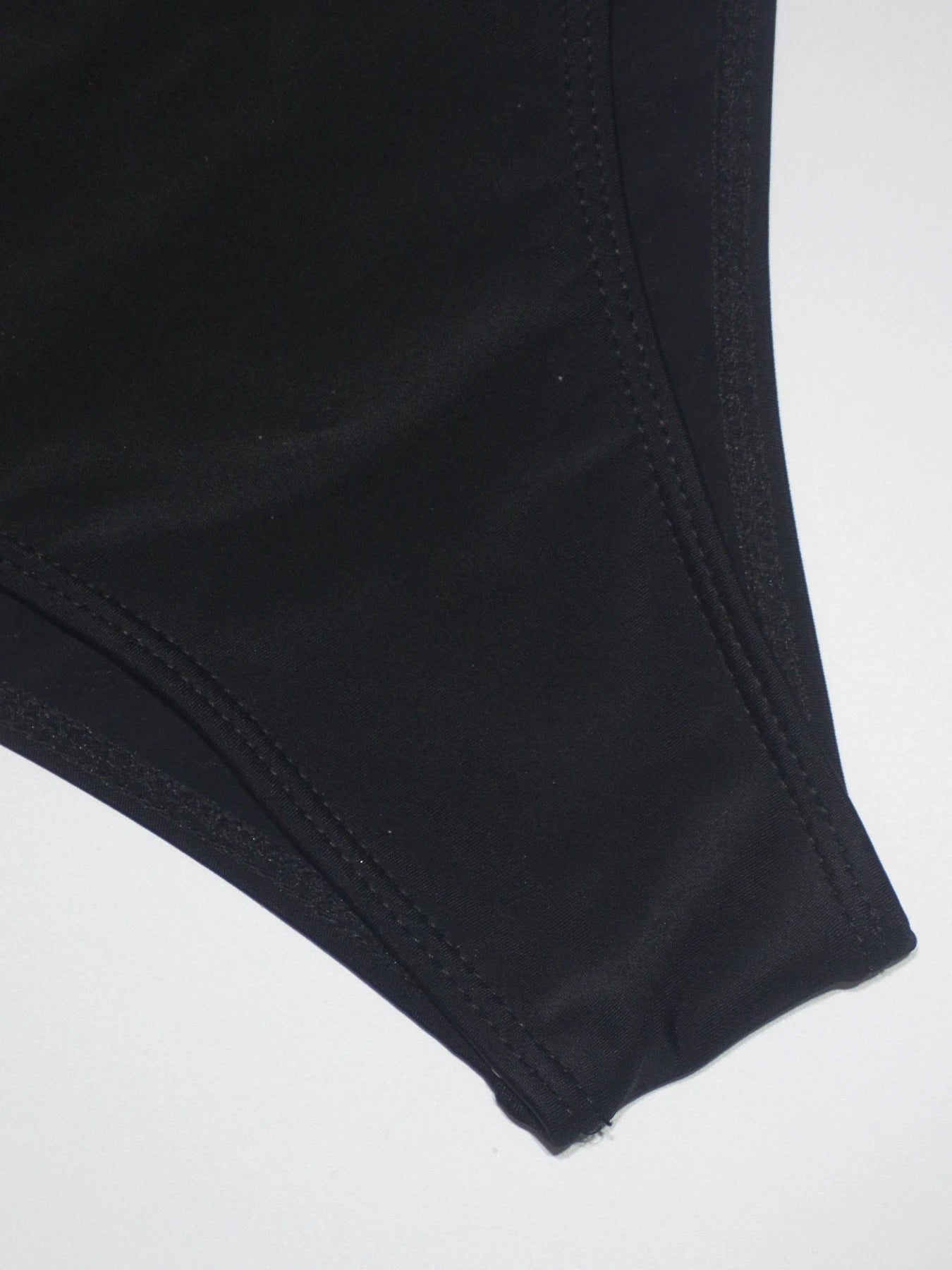 Women's Cross Strap Bandeau One-Piece Swimsuit Adjustable Tummy Control Fashionable Comfortable Swimwear for Various Body Types