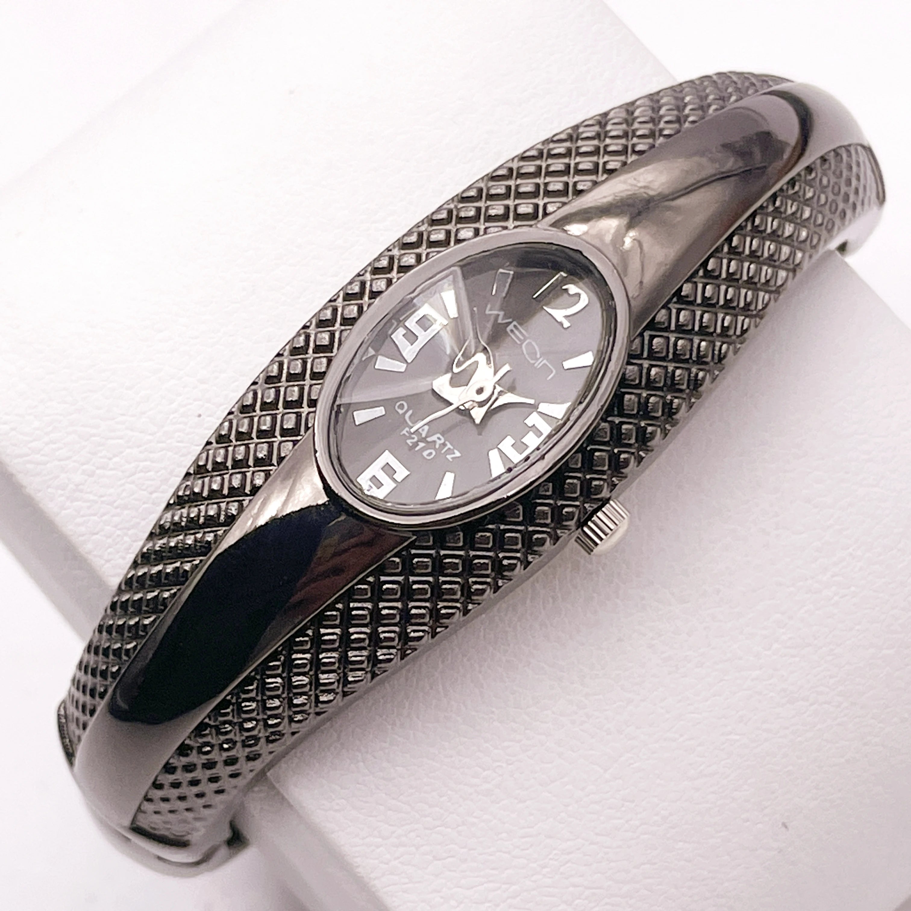 2023 Trend Fashion Flash Silvery Black Bracelet Watch Charm Female Jewelry