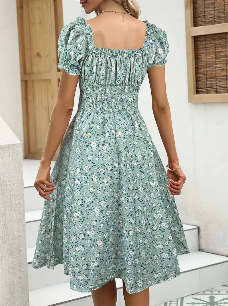 Vintage floral dress with fluffy cuffs and pleated waist cinching, suitable for women's summer beach wear and summer parties