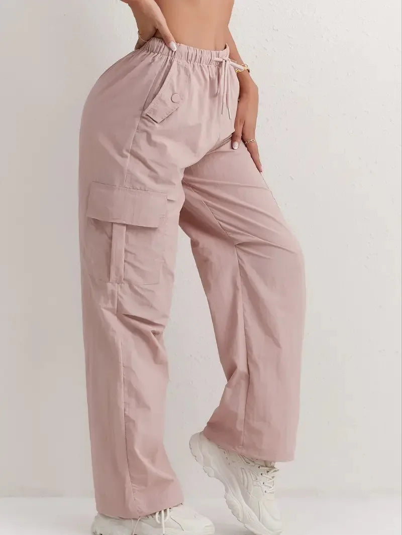 Utility meets style. Our high-waisted cargo pants feature a sleek drape & quick-dry fabric for effortless, modern comfort.