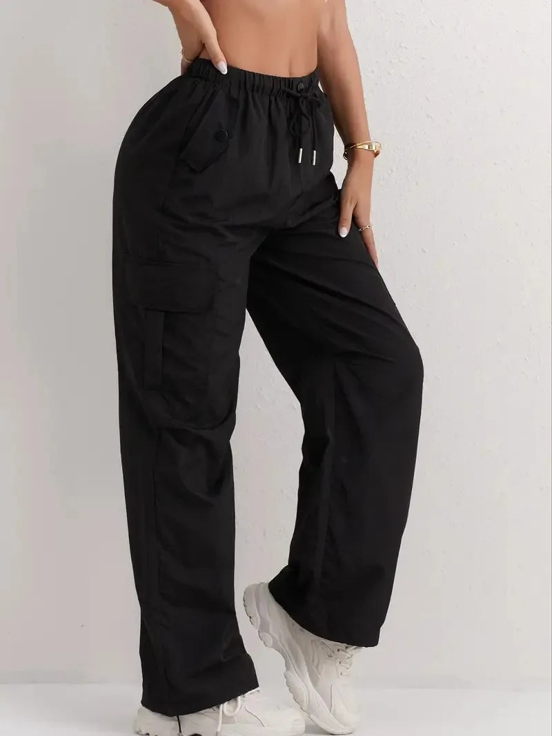 Utility meets style. Our high-waisted cargo pants feature a sleek drape & quick-dry fabric for effortless, modern comfort.