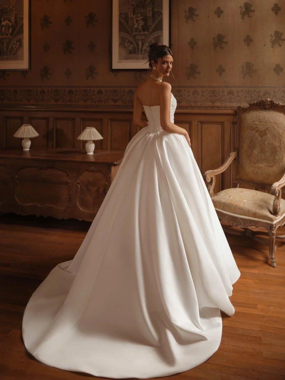 Elegant Pearls Strapless Wedding Dress Delicate Princess Women Buttons Back Bride Dresses Court Train Ball Gown Customized Robe