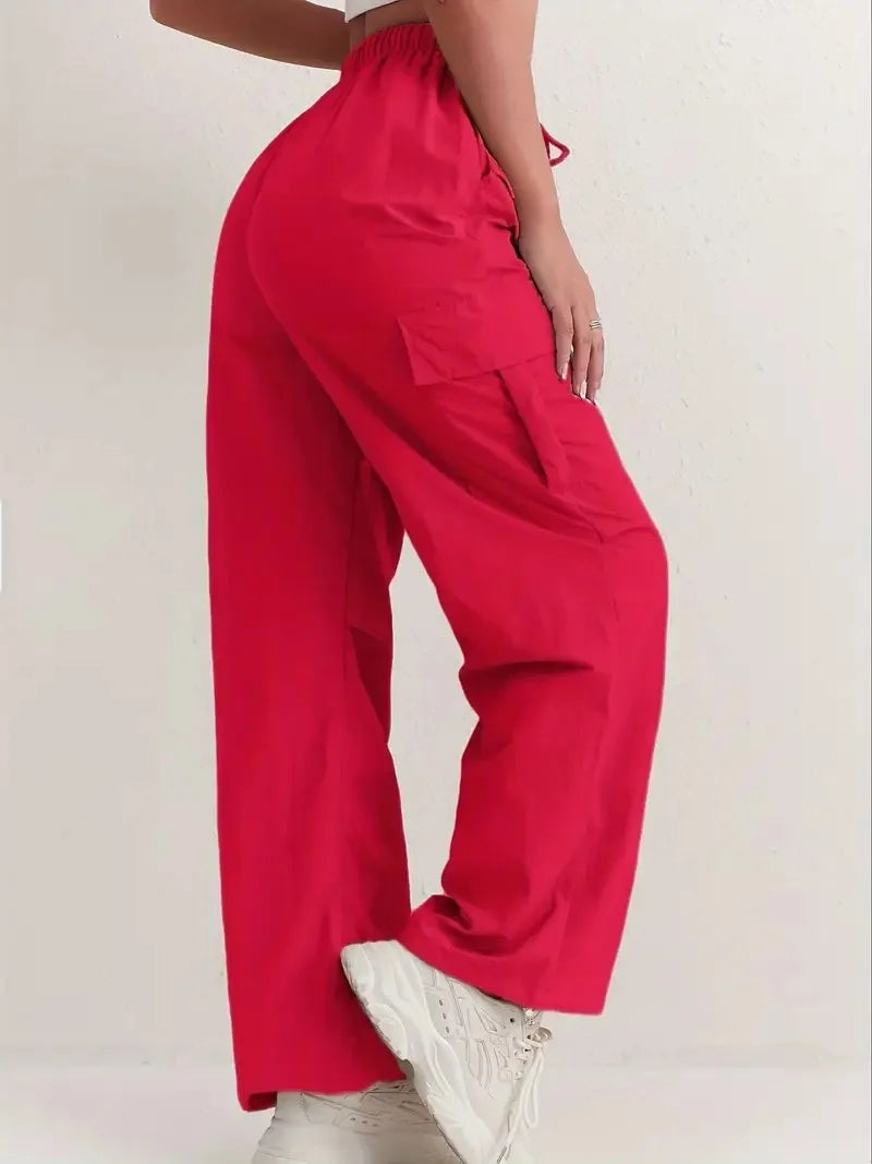 Utility meets style. Our high-waisted cargo pants feature a sleek drape & quick-dry fabric for effortless, modern comfort.