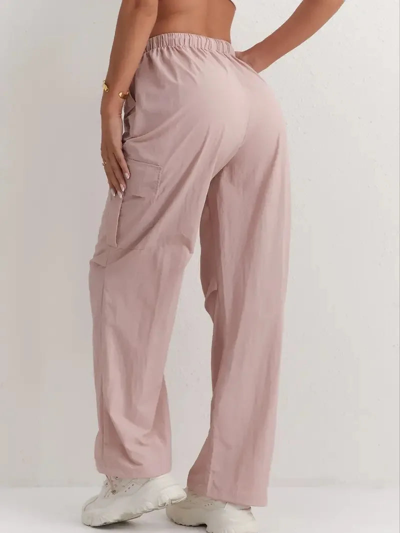 Utility meets style. Our high-waisted cargo pants feature a sleek drape & quick-dry fabric for effortless, modern comfort.