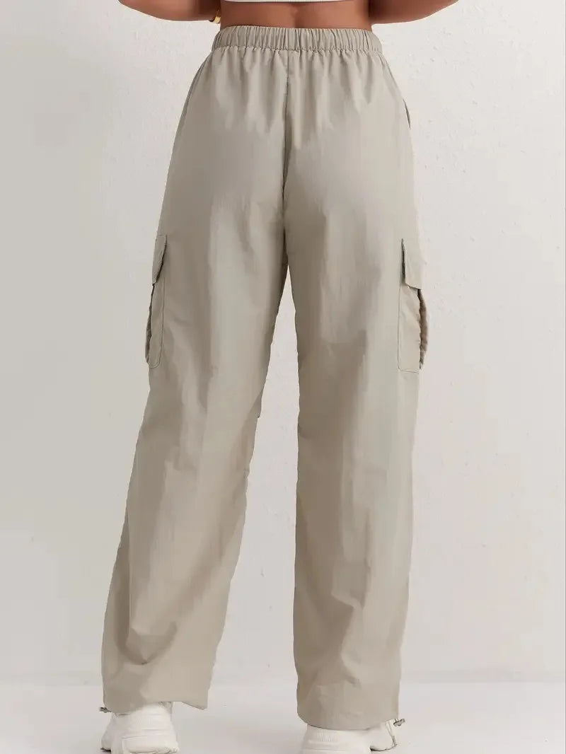 Utility meets style. Our high-waisted cargo pants feature a sleek drape & quick-dry fabric for effortless, modern comfort.