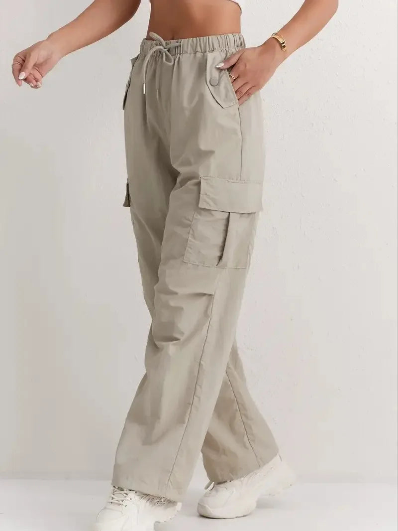 Utility meets style. Our high-waisted cargo pants feature a sleek drape & quick-dry fabric for effortless, modern comfort.