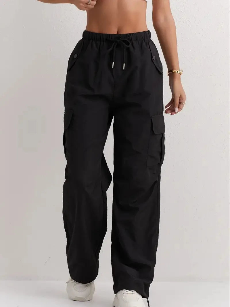 Utility meets style. Our high-waisted cargo pants feature a sleek drape & quick-dry fabric for effortless, modern comfort.