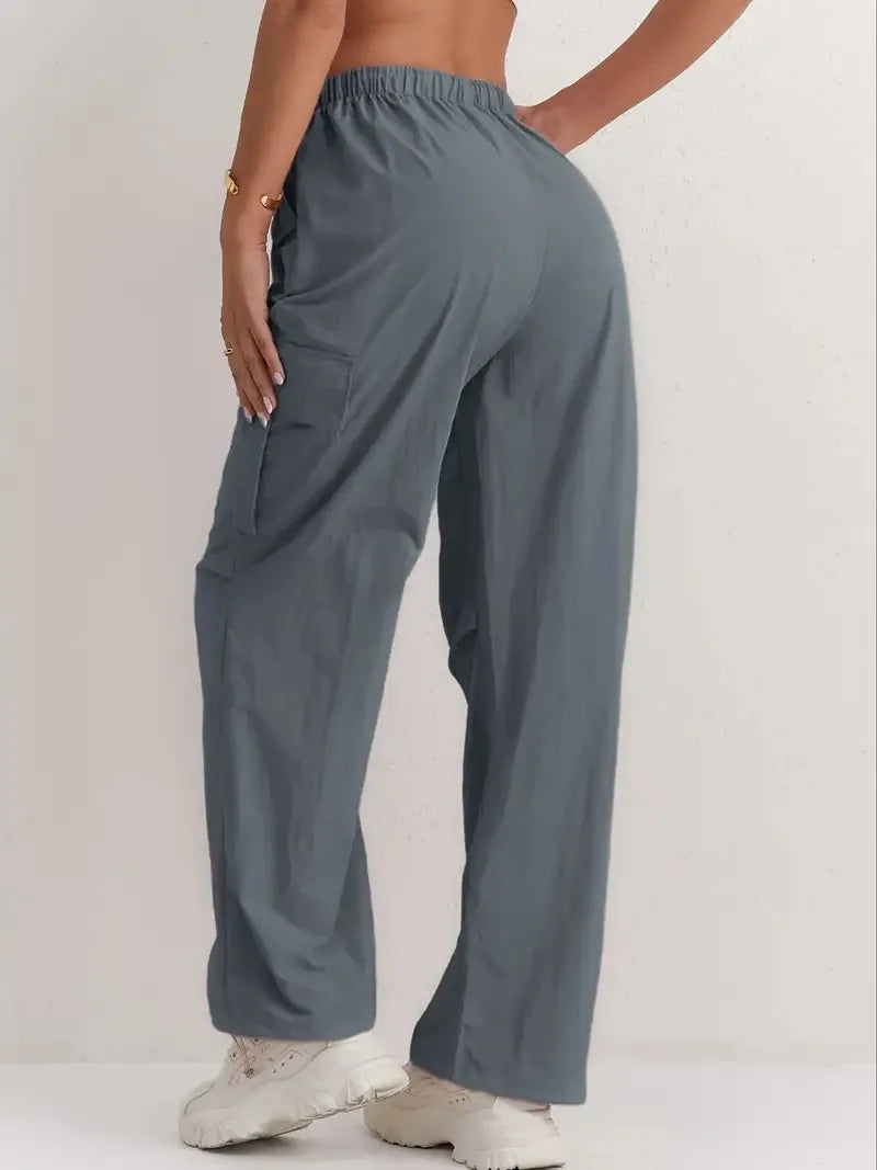 Utility meets style. Our high-waisted cargo pants feature a sleek drape & quick-dry fabric for effortless, modern comfort.