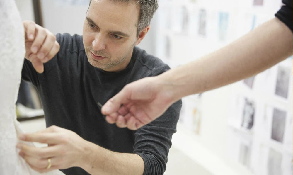 Elegant Pearls Strapless Wedding Dress Delicate Princess Women Buttons Back Bride Dresses Court Train Ball Gown Customized Robe