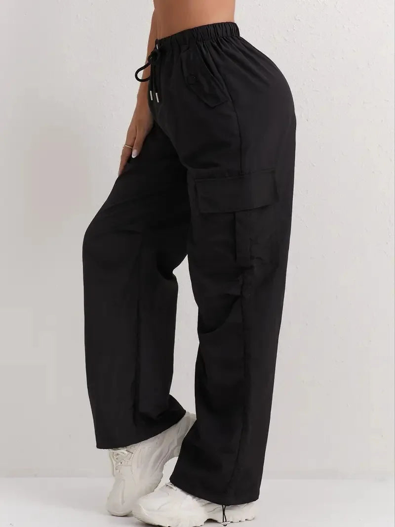 Utility meets style. Our high-waisted cargo pants feature a sleek drape & quick-dry fabric for effortless, modern comfort.