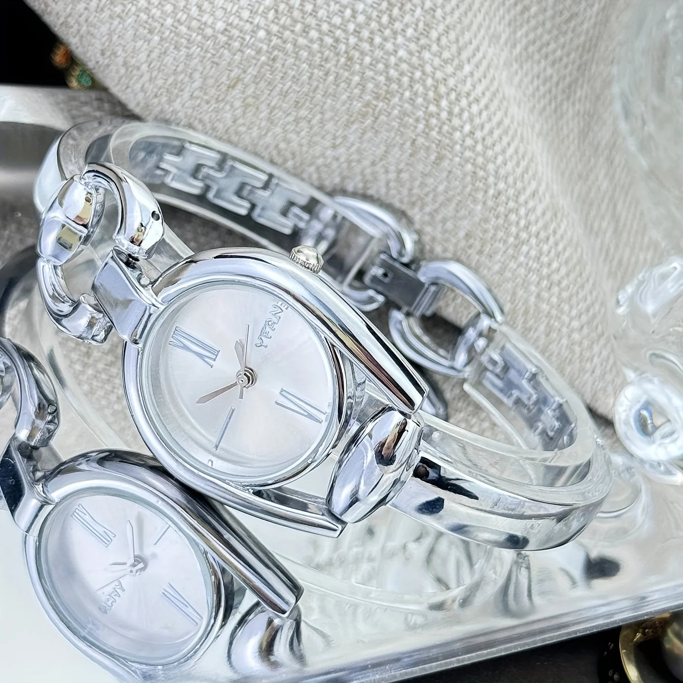 1pc Elegant Ladies Luxury Golden-Tone Quartz Watch - Retro Fashion Analog Bracelet With Alloy Band And Clasp, Fashion Accessory