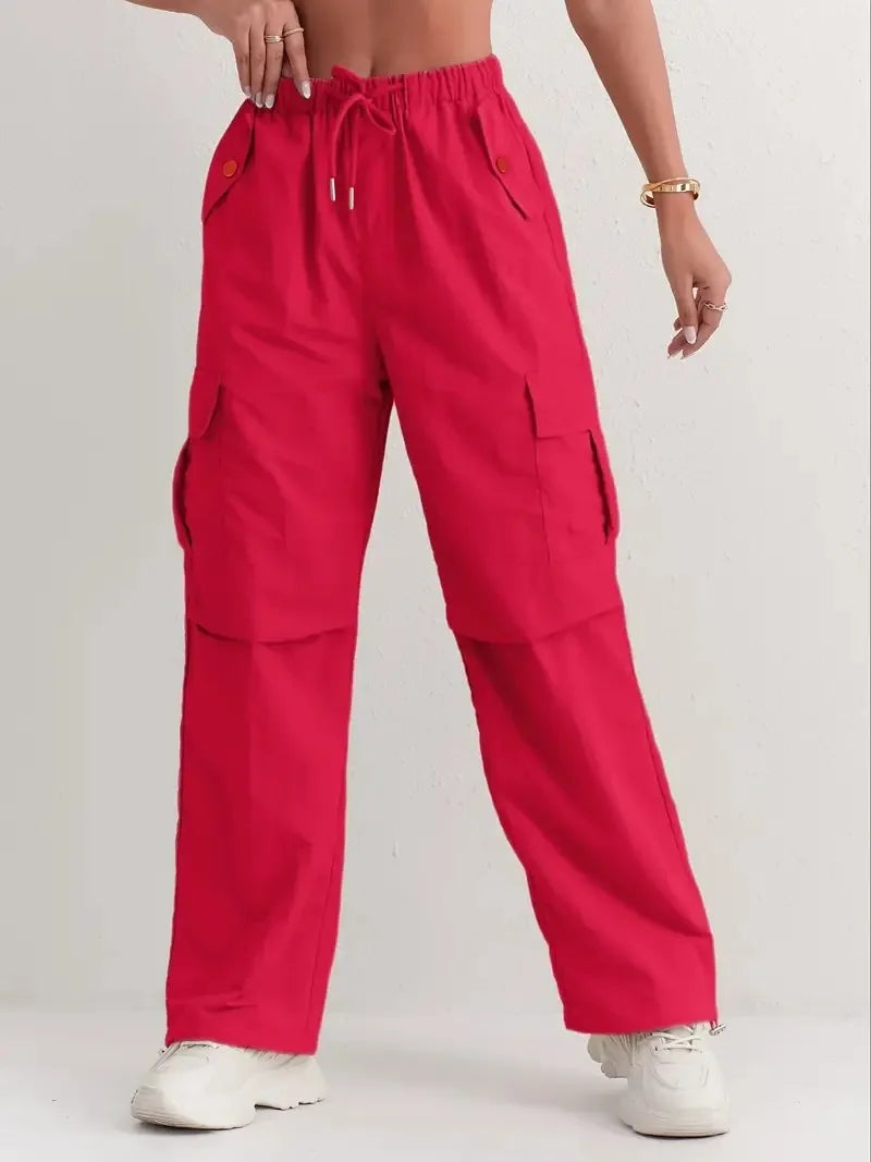 Utility meets style. Our high-waisted cargo pants feature a sleek drape & quick-dry fabric for effortless, modern comfort.